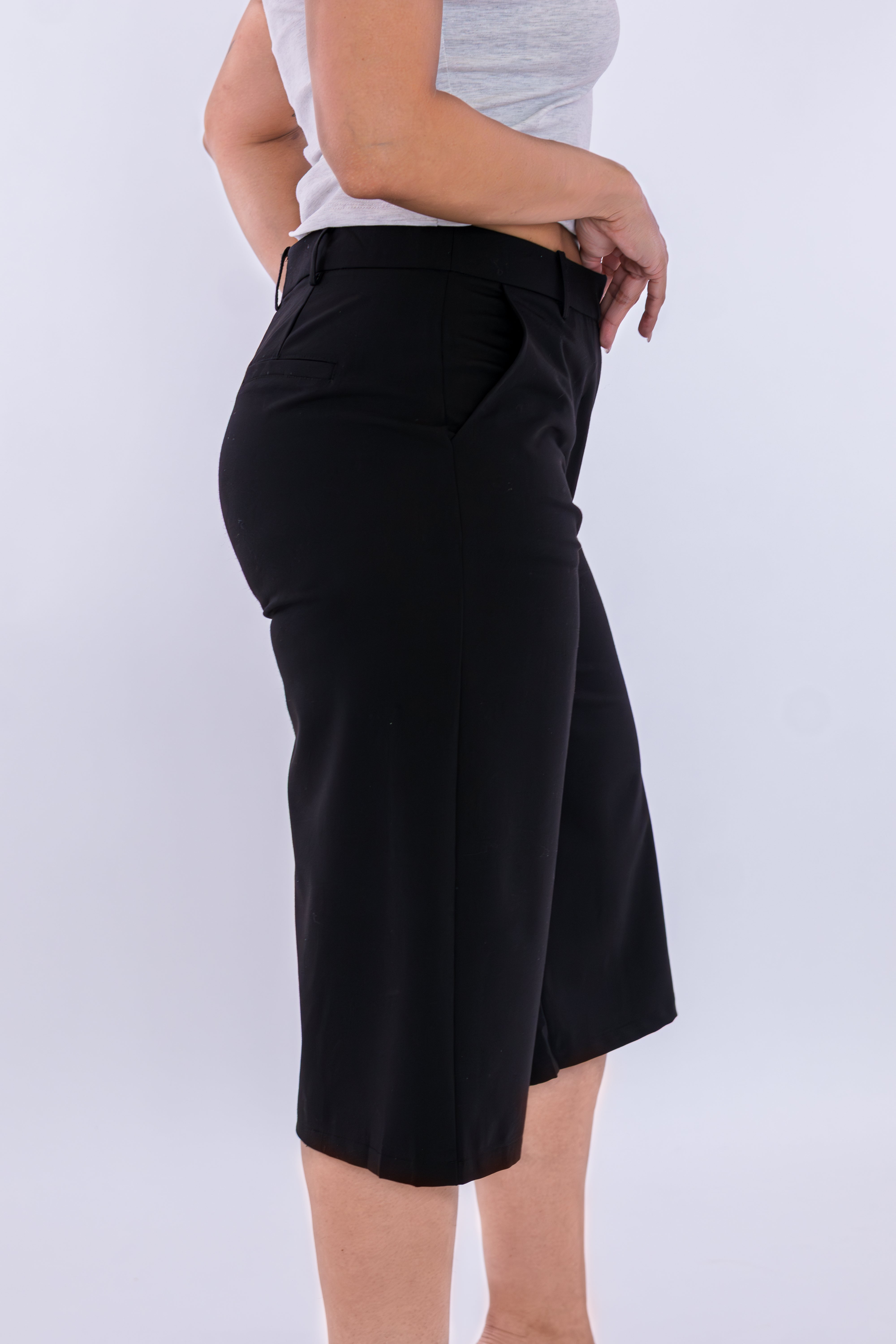 Lyon Capri Short | The Essentials